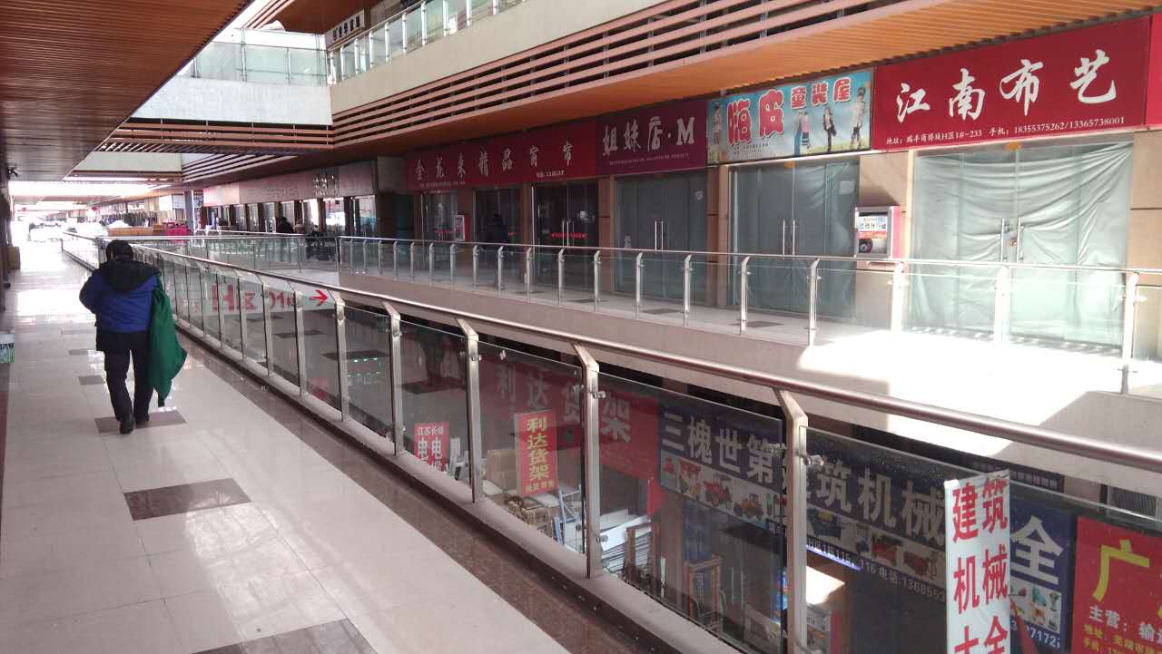 陽臺(tái)不銹鋼玻璃欄桿常用的款式有哪些？