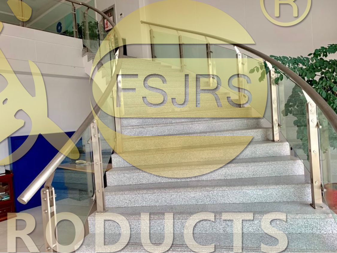 不銹鋼立柱與扶手管是怎么鏈接的呢？